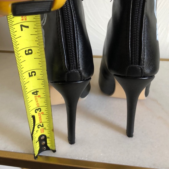 Western Style Black Boots - Picture 8 of 8